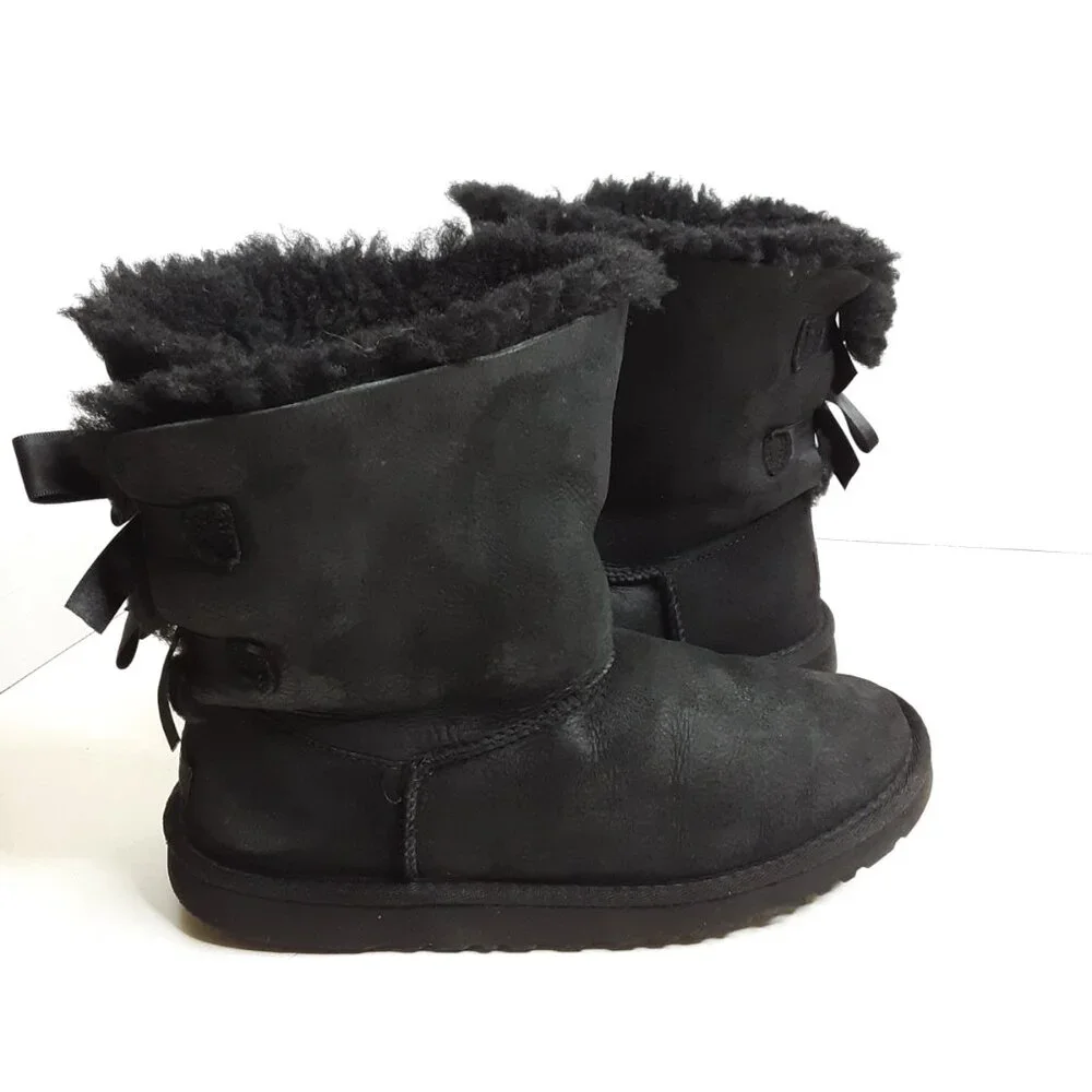 UGG Women's Mini Bailey Bow II Boot size 6